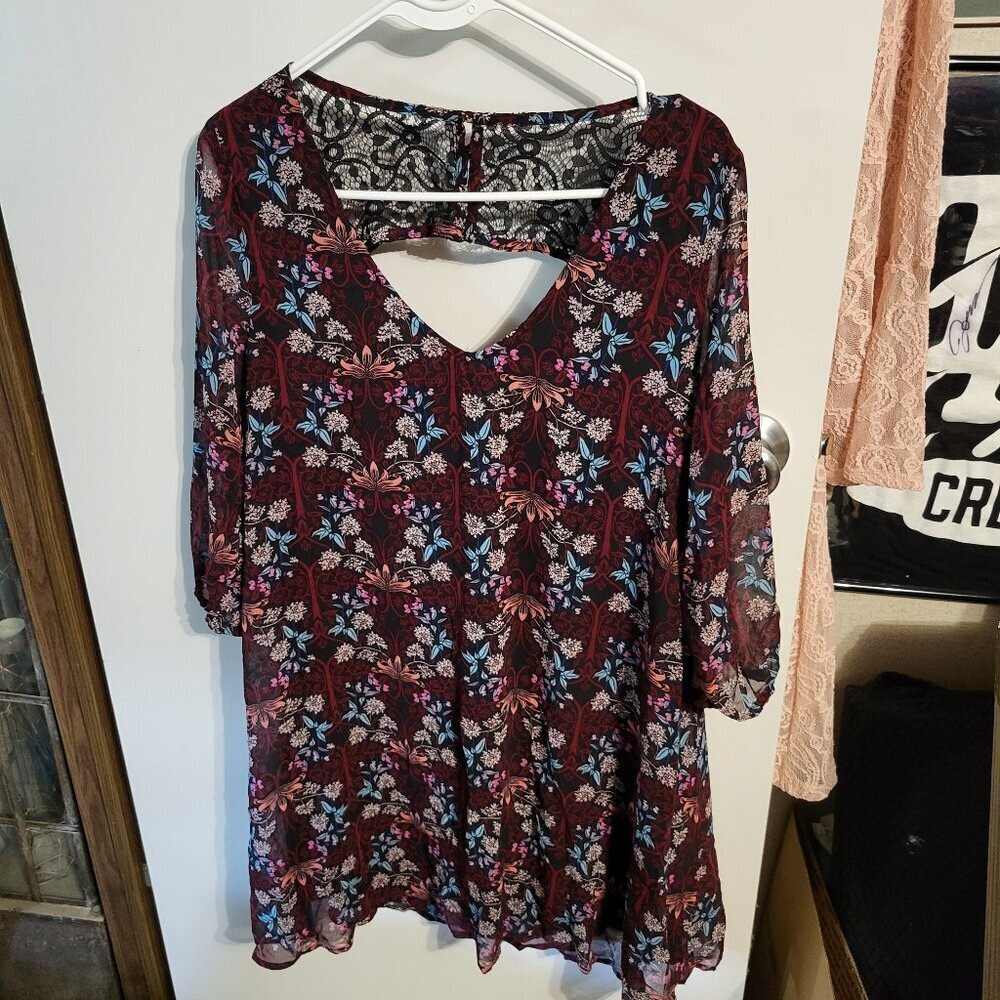 WOMANS TEMPTED FLORAL MINI DRESS CUT OUT BACK SZ M